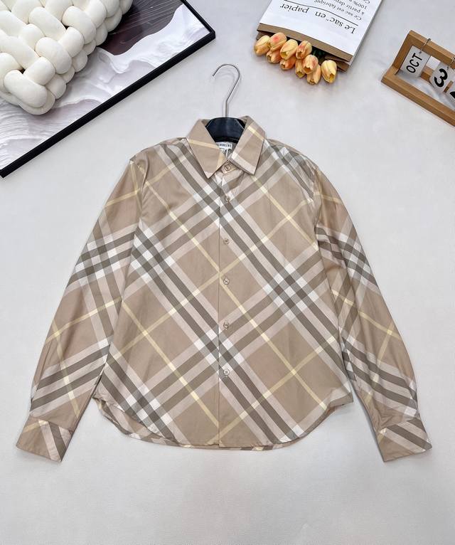 Burberry 经典格纹衬衫，完美正品级别品质！追随我家多年的宝宝们都知道 我们家出的巴宝莉产品均是行业内顶尖货品！要么不出 要么必须是精品！ 选用棉质斜纹面