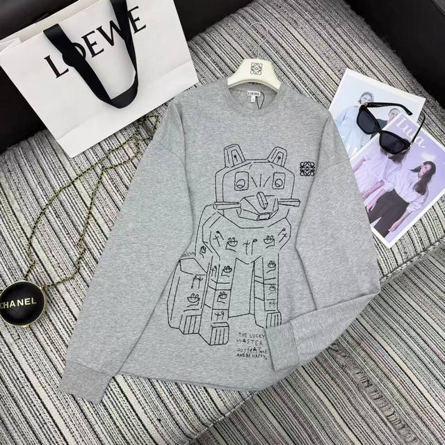 强烈推荐 Loe*25年秋冬新款 圆领刺绣长袖上衣Loewlouis Wain联名系列#定制Yb原生全棉材质，透气舒适，质感十足，宽松长袖套头上衣裁剪，凸显品牌