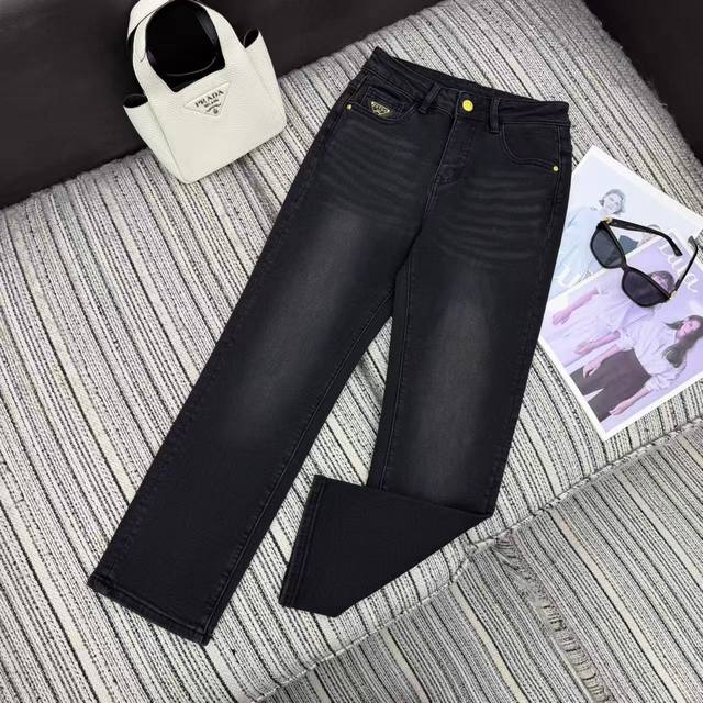 强烈推荐 25年早秋冬系列 pra*新款铅笔牛仔裤 经典的倒三角标点缀 内里抓绒保暖设计 两色Smlxl .