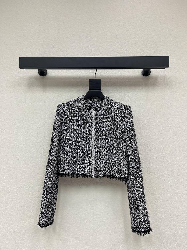 Balmai*巴尔曼25秋冬新品 法式黑白小香风粗花呢夹克外套，手工流苏边开襟设计摩登帅气，百搭单品时髦又高级！3D立体剪裁垫肩短款版型上身酷飒轻熟感又显高挑！