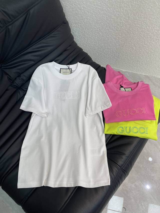 Gucc*26早春新款立体刺绣字母短袖T恤 纯棉面料 高密度时髦运动风 每个日常的穿搭 俏皮减龄充满元气的设计元素 高品质 尺码Sml Aa.
