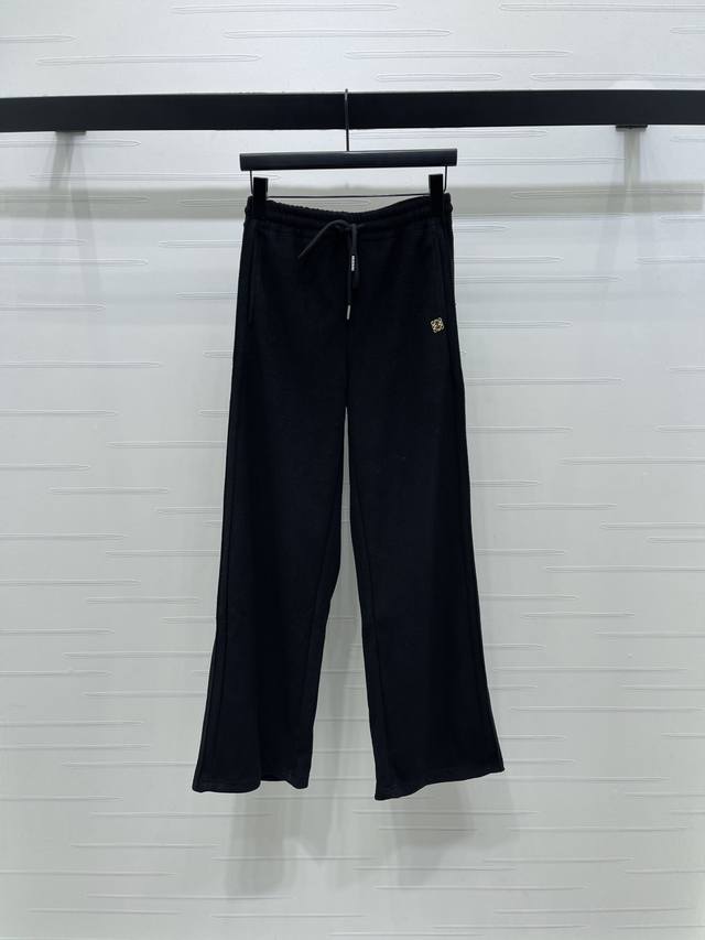 上新原单高端品质Loew*2025秋冬最新系列！加厚休闲直筒长裤！定制斜纹全棉材质，面料柔挺舒适，垂顺有型，高腰直筒长裤版型，腰胯处标志性徽标品牌格调瞬间提升，