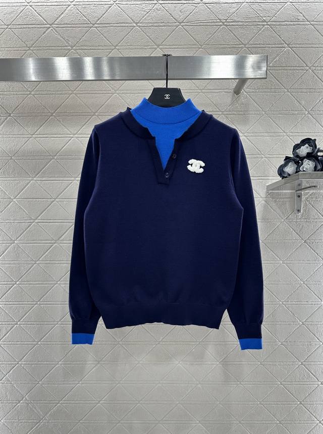 Chane*2025新品上架 立领撞色假两件针织毛衣 定制Yb羊毛纱线织造，质感高级，舒适柔软，立领针织撞色毛衣剪裁，通体细腻竖坑条针织肌理，内里高领外层圆领半