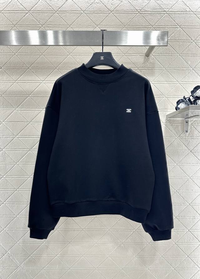 Celin*2025新品上架 圆领凯旋门徽标卫衣 定制Yb原生全棉材质,久洗不易变形起球,质感十足,经过多重水洗工艺处理,呈现复古风格。套头圆领卫衣裁剪,时髦休 Celin*2025新品上架 圆领凯旋门徽标卫衣 定制Yb原生全棉材质,久洗不易变形起球,质感十足,经过多重水洗工艺处理,呈现复古风格。套头圆领卫衣裁剪,时髦休