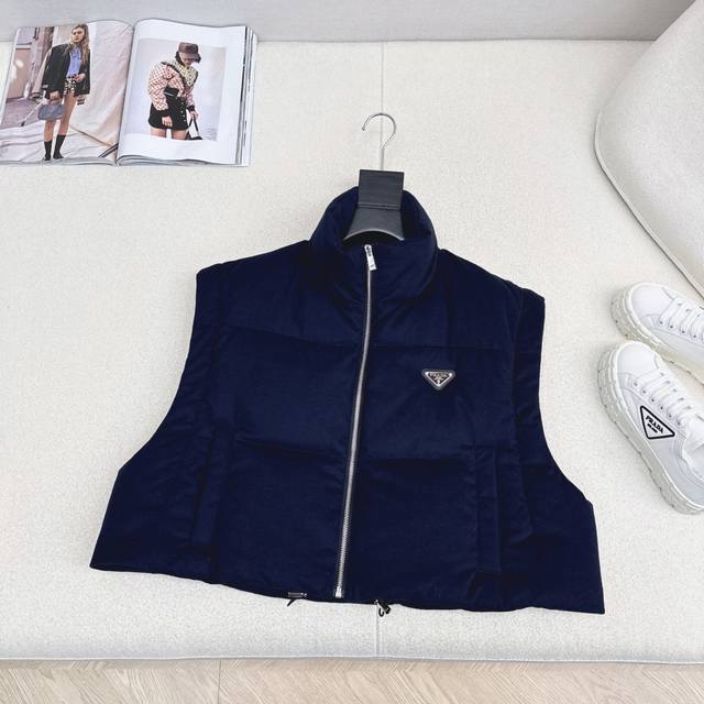 爆单推荐 pd 25Ss 秋冬最新款可拆卸袖羽绒面包服不挑个子立体剪裁H版型 上身时髦又帅气 秋冬必备街头风叠搭保暖单品 经典Logo三角标装饰 国标90白鸭绒