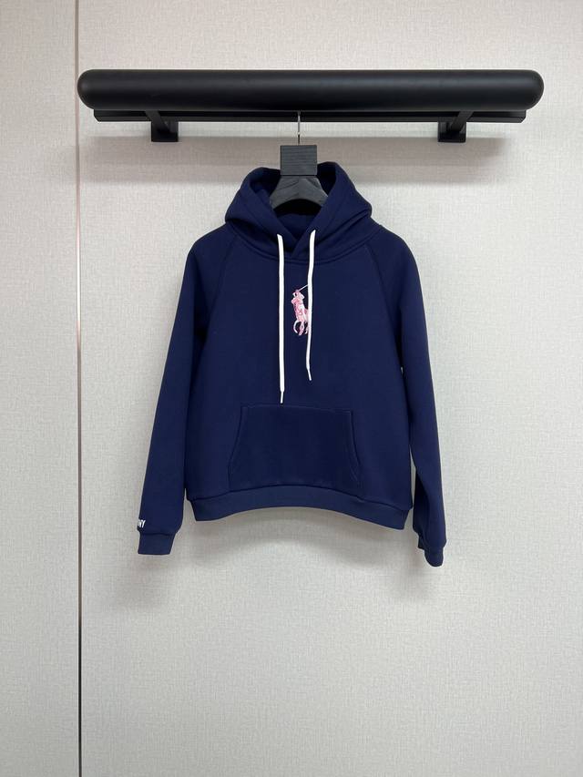 高品质Rl拉夫2035秋冬系列 郑秀晶同款加绒卫衣 纯棉内里加绒 加厚保暖 常规版型不是大版型哈 更加显瘦日常出街 通勤都是很好看 藏蓝色很显白显气质呢 立体三