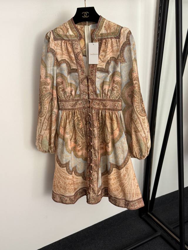 款号20257857 Zimmermann*新款 复古花纹印花V领收腰灯笼长袖连衣裙，杏色，S-Xl， S码：胸围82，腰围68，袖长60，长,92；重量：0.