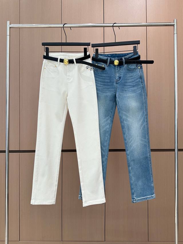 爆款现货 设计师 原创｜25新款腰带加绒小脚牛仔裤 色系搭配非常好看，瘦身设计小脚裤，版型上身巨好看 拉长视觉效果 显高显瘦 非常好的弹力面料，效果令人满意，