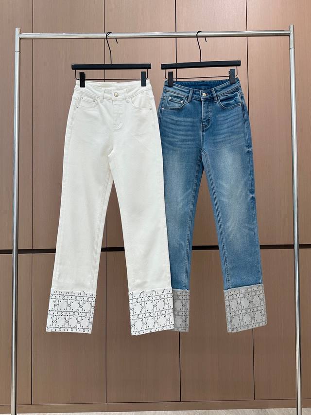 爆款现货 设计师 原创｜25新款抓绒翻边烫钻小脚牛仔裤 色系搭配非常好看，瘦身设计小脚裤，版型上身巨好看 拉长视觉效果 显高显瘦 非常好的弹力面料，效果令人满意