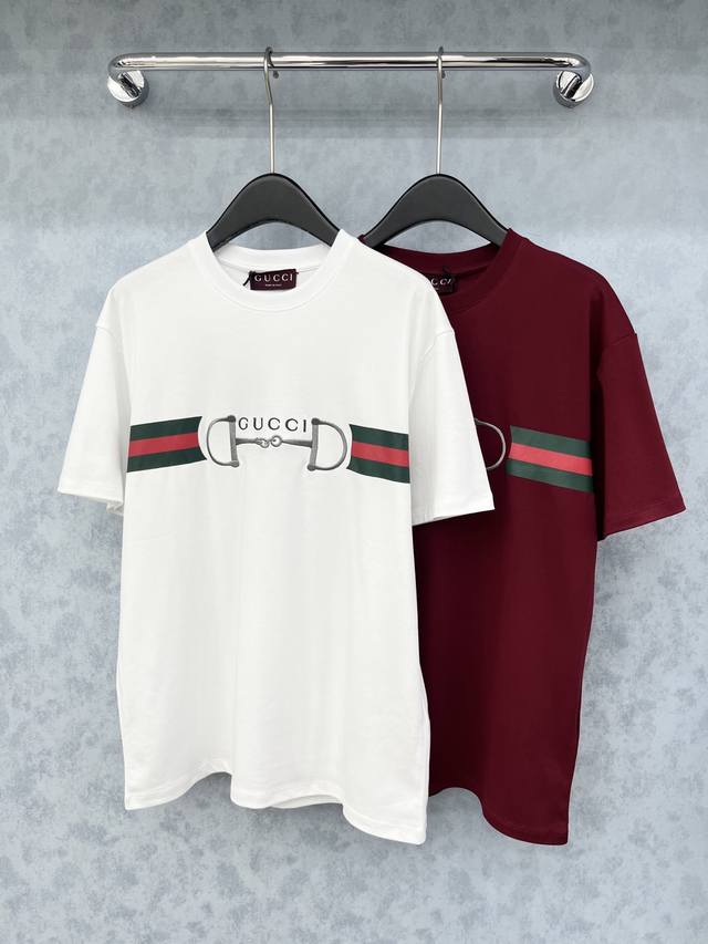 爆款现货 原单品质 Gucc*｜25新品图文刺绣短袖T恤 精致宽松版型上身巨显瘦！ 定制最新工艺 低调奢华！ 时髦精必备单品解锁所有穿搭！ 认准我家品质！经典单