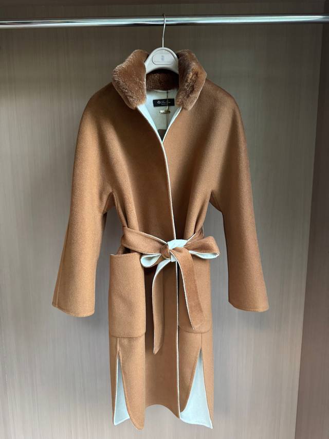 现货秒发L&p 全新系列羊绒大衣强势回归更新 2025Z p最新双面双色顶级羊绒进口毛领大衣 作为英式国王的礼物顶级羊绒，近两年饱受国人青睐追捧，其款式多为低调