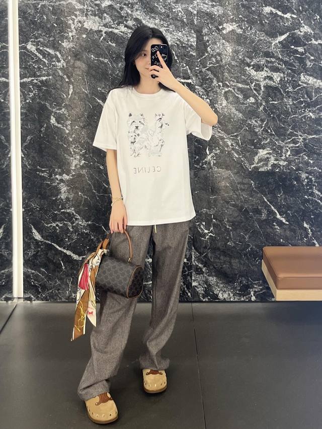 Celin* 26Ss早春新款 狗狗印花圆领短袖T恤丨独家Yb开发！高版出品！奶白色重磅棉料自带软雾质感，正面的狗狗印花用手绘笔触+淡彩晕染呈现，毛茸茸的小狗轮