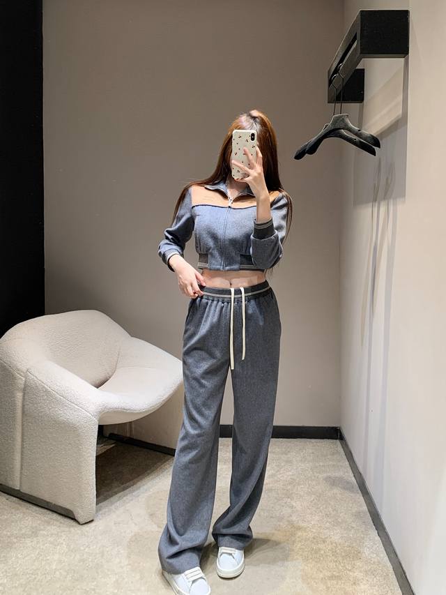 外套 裤子 Miumi* 26Ss早春新款 灰咖拼色翻领短款外套+裤子套装丨独家Yb开发！高版出品！灰调主身+焦糖棕拼接，自带美式复古滤镜；翻领、腰头的条纹织带