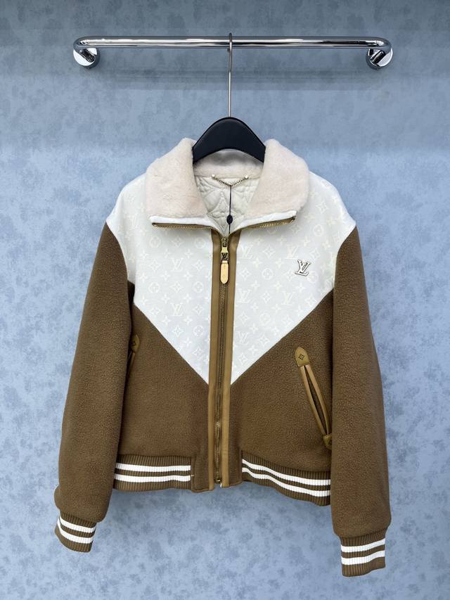 爆款现货 原版定制 Lv*｜25秋冬毛领拼接外套 极简主义设计高级又时髦！以经典的版型演绎轻奢风，整体轮廓分明，线条自然，经典色系，奢华高贵，女神必入单品，刺绣