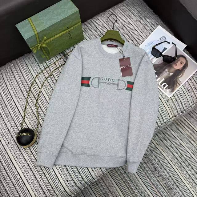 强烈推荐 上新原单高版本 独家首发Guc*26早春新款 圆领刺绣字母徽标卫衣 马年贺岁系列全新发售#定制Yb原生全棉材质，久洗不易变形起球，质感十足，经过多重水