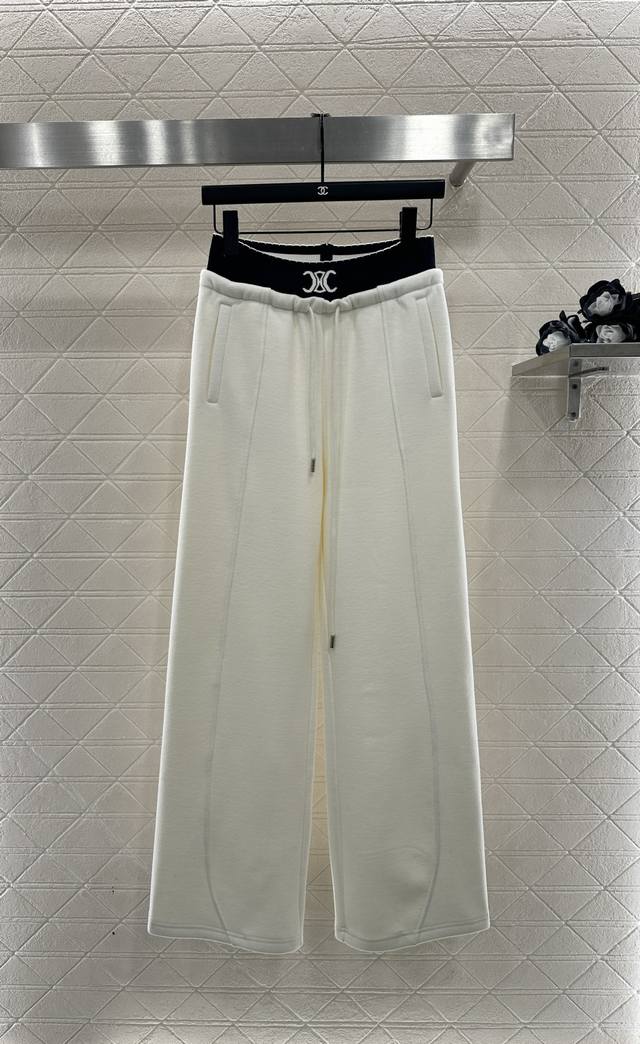 Celin*2025新品上架 磨绒休闲织带长裤 定制Yb进口锦纶材质，面料柔挺舒适，垂顺有型，高腰阔腿长裤版型，腰间利用弹力织带和抽绳收紧，凯旋门徽标丰富层次感