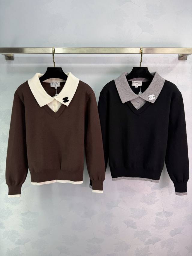 Ch* 2025秋冬新款撞色翻领假两件针织上衣！定制羊毛纱线织造，亲肤舒适，柔软有质感，翻领针织长袖版型，纽扣半开襟领边处理，露出拼接撞色，打造假两件叠穿效果，