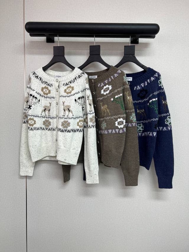 高品质小香*2025冬季滑雪系列 太美啦 期待已久的Coco Neige系列 马上就要圣诞节啦 驯鹿 雪花圣诞气息扑面而来～ 立体亮丝针织 比较厚实的款式 系列