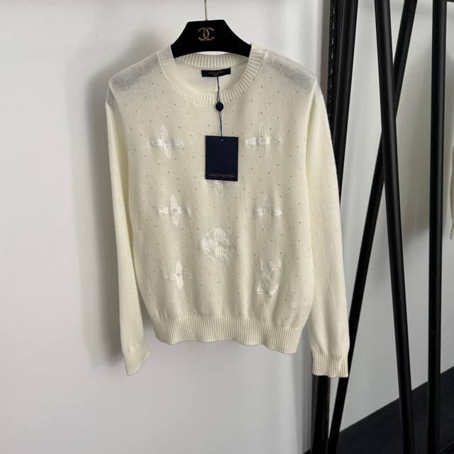 款号20257835 Lv*新款 星星烫钻Logo刺绣花朵套头长袖羊毛羊绒针织衫上衣，米白色，黄色，浅蓝色，粉色，灰色，Sml， M码：肩宽39，胸围98，袖长