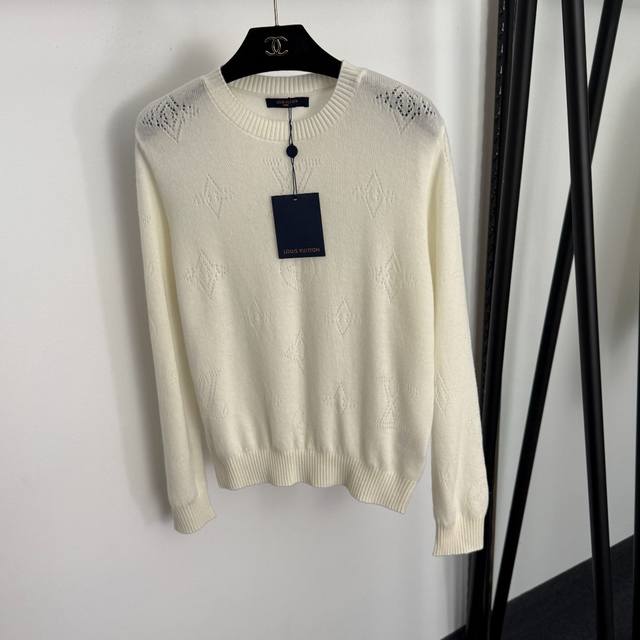 款号20257836 Lv*新款 镂空Logo套头长袖羊毛羊绒针织衫上衣，米白色，黄色，浅蓝色，粉色，灰色，Sml， M码：肩宽39，胸围98，袖长63，长59