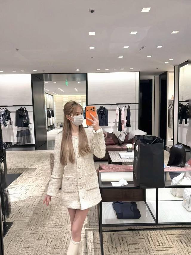 Chane* 25K高级手工坊系列 奶白粗花呢小香风连衣裙丨独家Yb开发！高版出品！混纺肌理自带朦胧柔光，蓬松软糯的质感像裹了层云朵，珍珠+金属拼接扣点缀衣身，