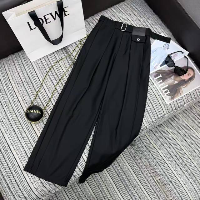 强烈推荐 26年早春系列 Loe*新款西装长裤 字母皮牌点缀 两色Sml .