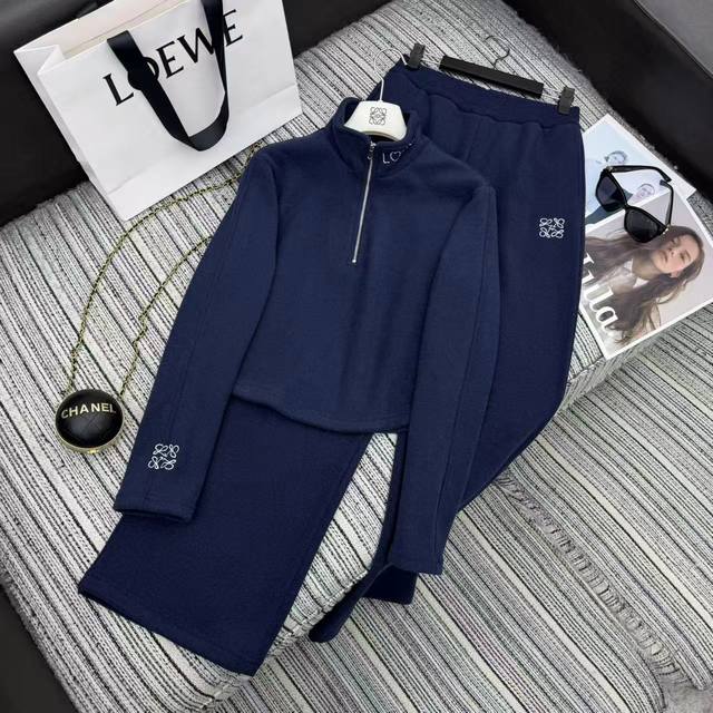 强烈推荐 25年早秋冬系列 Loe*新款立领长袖短款上衣搭配松紧腰直筒裤套装 刺绣字母Logo点缀 加厚保暖面料 两色Sml