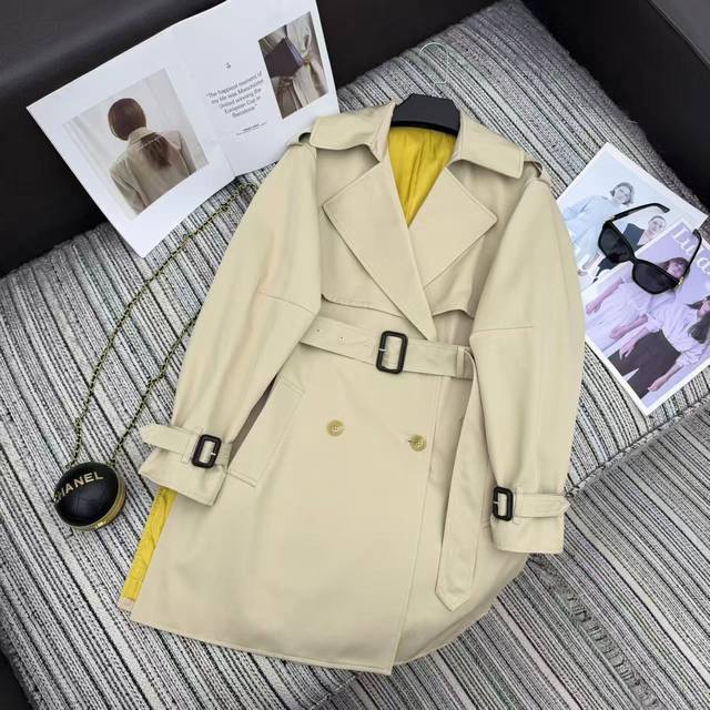 强烈推荐 25年早秋系列 明星同款 Give*新款大翻领风衣外套腰间腰带设计 宽松版型 Sml .