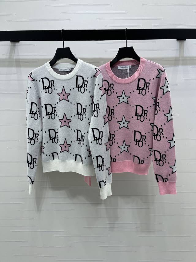 上新原单高端品质 Dio* 2025秋冬最新系列！五角星字母徽标套头毛衣！定制羊毛纱线织造 弹力舒适好穿 圆领长袖毛衣剪裁 通体字母徽标五角星钩花图案满铺 复古