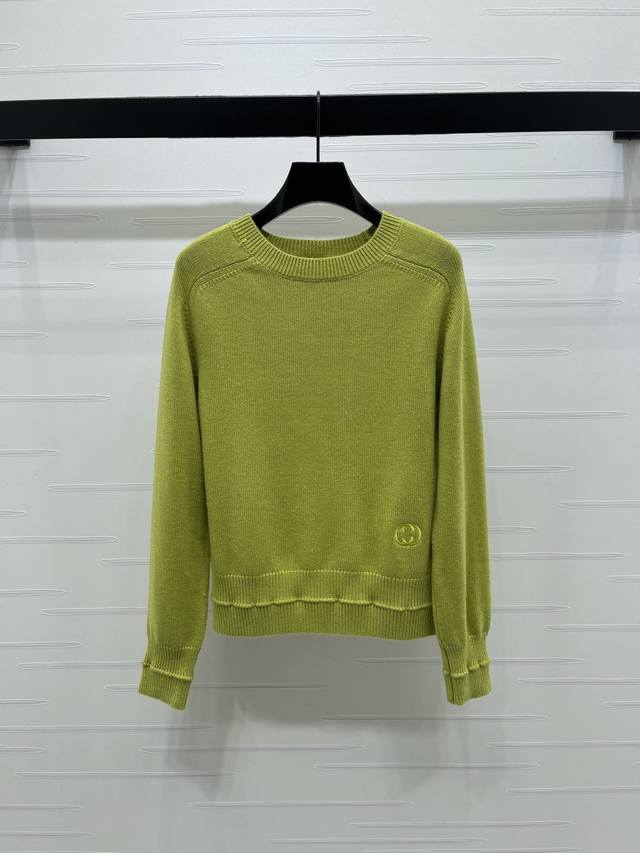 上新原单高端品质Gucc* 2025秋冬新款系列！净版徽标针织套头毛衣！定制羊毛针织材质，密度细针织造，舒适亲肤，圆领落肩剪裁，穿出慵懒松弛感，领袖口衣摆螺纹收