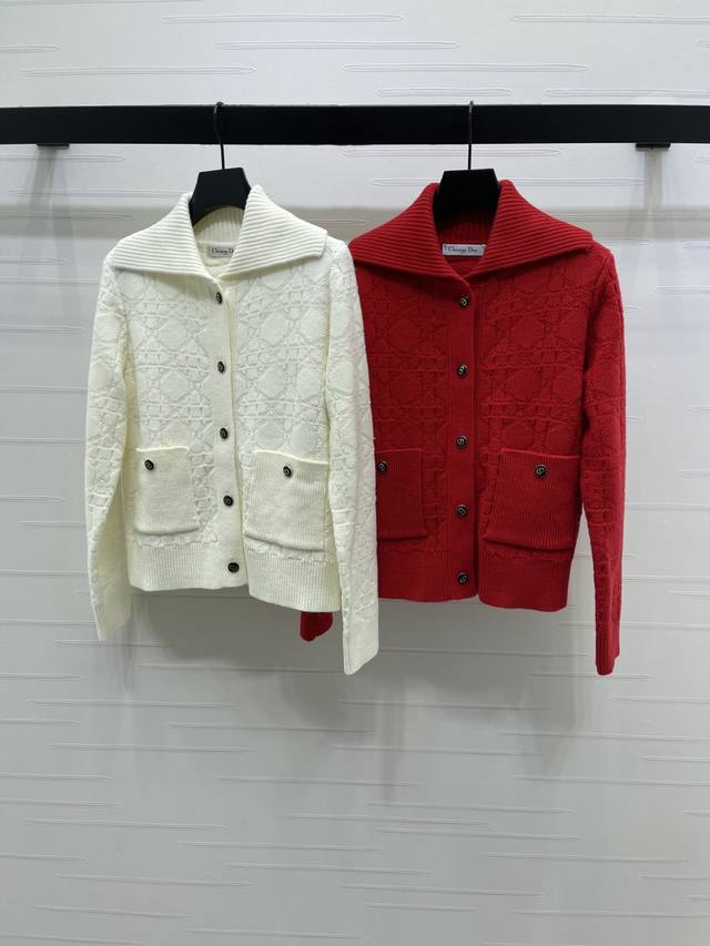 上新原单高端品质Dio*2025秋冬新款系列！翻领藤格长袖开衫！定制羊毛针织材质 质感上乘 翻领针织开衫版型 成衣以针织螺纹包边收窄 整体造型高级挺括 大身藤格