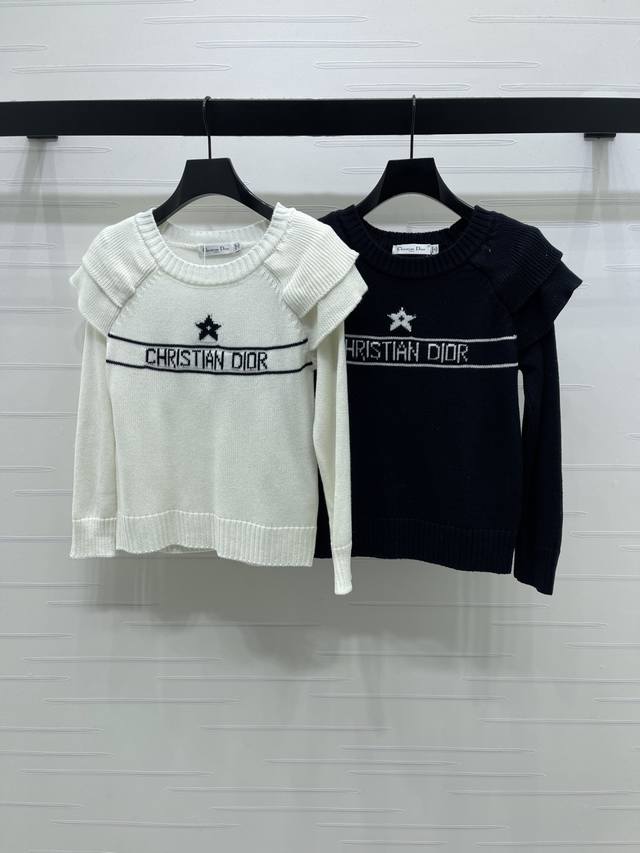 上新原单高端品质 Dio* 2025秋冬最新系列！花边袖针织长袖！定制进口羊毛针织材质 细腻柔软舒适 通体螺纹包边收紧处理 配合飞袖荷叶花边设计 增添造型层次感