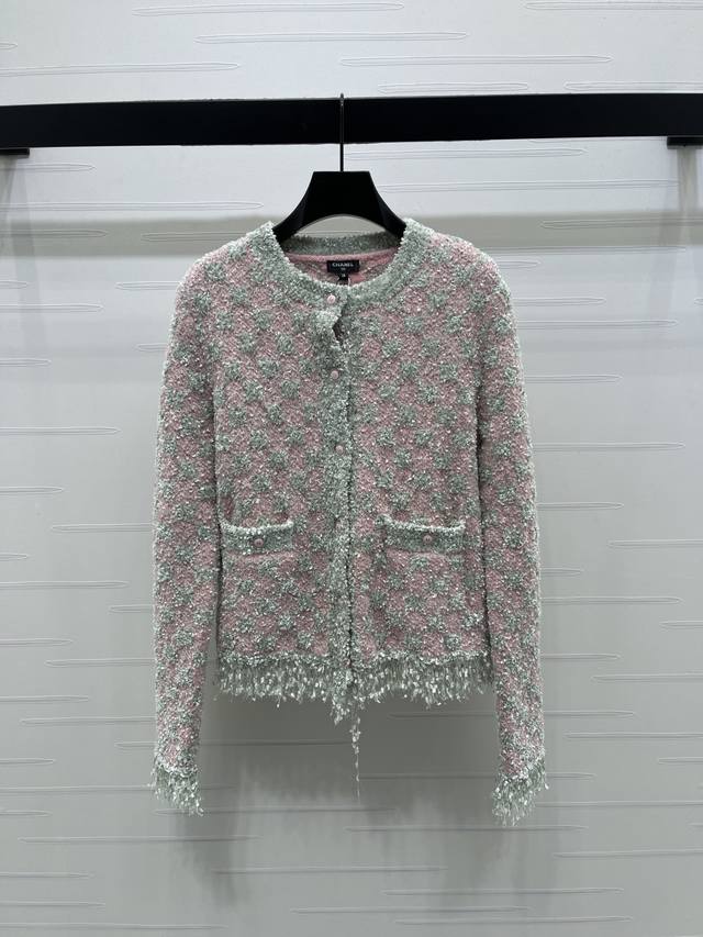 上新原单高端品质 Chane* 2025秋冬最新系列！粗花呢流苏圆领针织开衫！定制羊毛针织材质织织 重工高级 细腻柔软舒适 大身饰以撞色方格花纹肌理 定制独有品