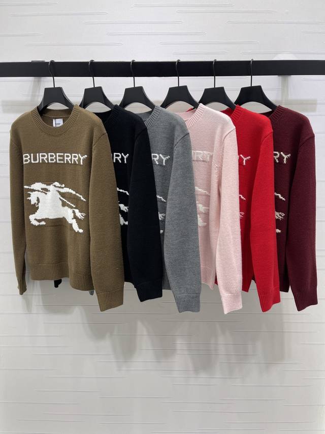 上新原单高端品质 Burberr* 2025秋冬最新系列！战马钩花套头针织毛衣！定制羊毛纱线织造 质感高级 舒适柔软 套头长袖毛衣剪裁 密实针织御寒防风 通体螺