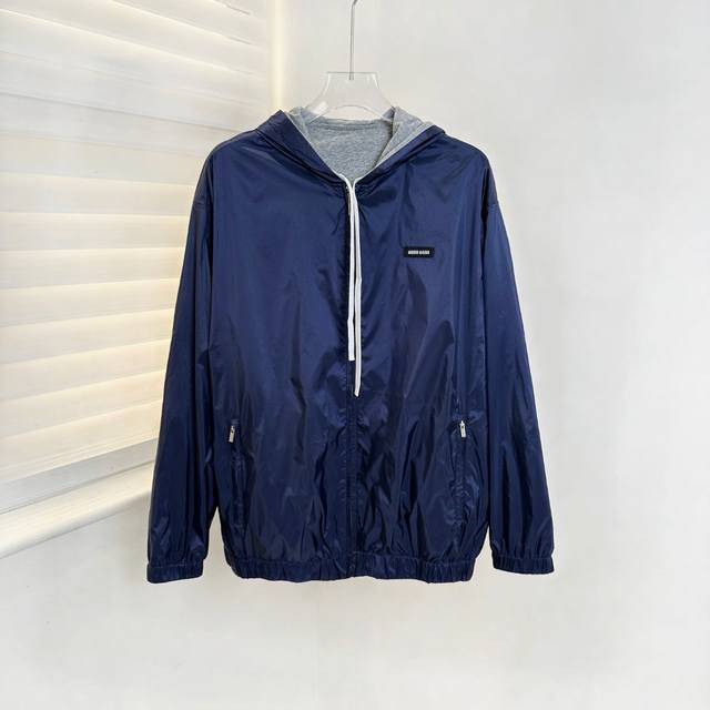 双面穿连帽外套 25Ss秋冬新款上新 Size码数 Sml Colour颜色 红色 藏蓝色