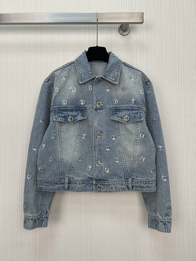 上新啦～驴滑雪系列金币珠片牛仔系列！Monogram满幅刺绣Logo牛仔夹克外套！经典版型时髦又高级！重工前后全定位刺绣不扎人，原版定制酵素复古洗水牛仔面料，百