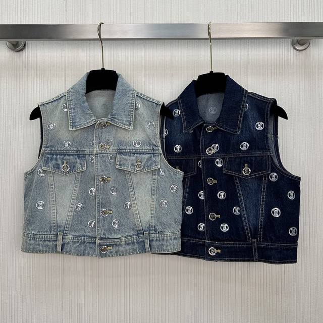 上新啦～驴滑雪系列金币珠片牛仔系列！Monogram满幅刺绣Logo牛仔马甲外套！经典小短款版型时髦又高级！重工前后全定位刺绣不扎人，原版定制酵素复古洗水牛仔面