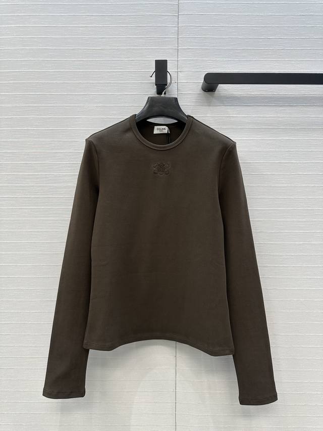 爆单推荐原单品质Ce* 简约基础款 凯旋门刺绣长袖T，定位刺绣图案！正肩掐腰版型上身显瘦。面料柔软舒适 又不乏小设计感，怎么穿都不会出错的必备打底百搭高级单品！