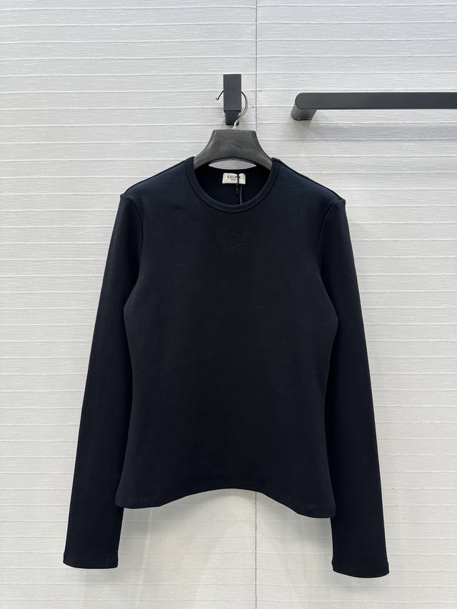 爆单推荐原单品质Ce* 简约基础款 凯旋门刺绣长袖T，定位刺绣图案！正肩掐腰版型上身显瘦。面料柔软舒适 又不乏小设计感，怎么穿都不会出错的必备打底百搭高级单品！