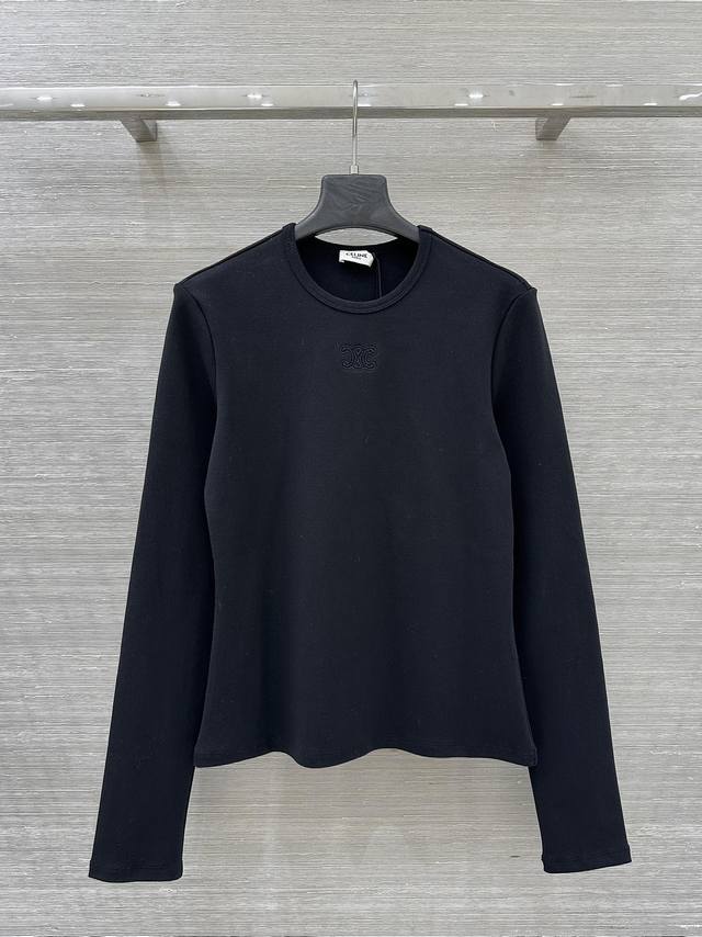 爆单推荐原单品质Ce* 简约基础款 凯旋门刺绣短袖T恤，定位刺绣图案！正肩掐腰版型上身显瘦。面料柔软舒适 又不乏小设计感，怎么穿都不会出错的必备打底百搭高级单品