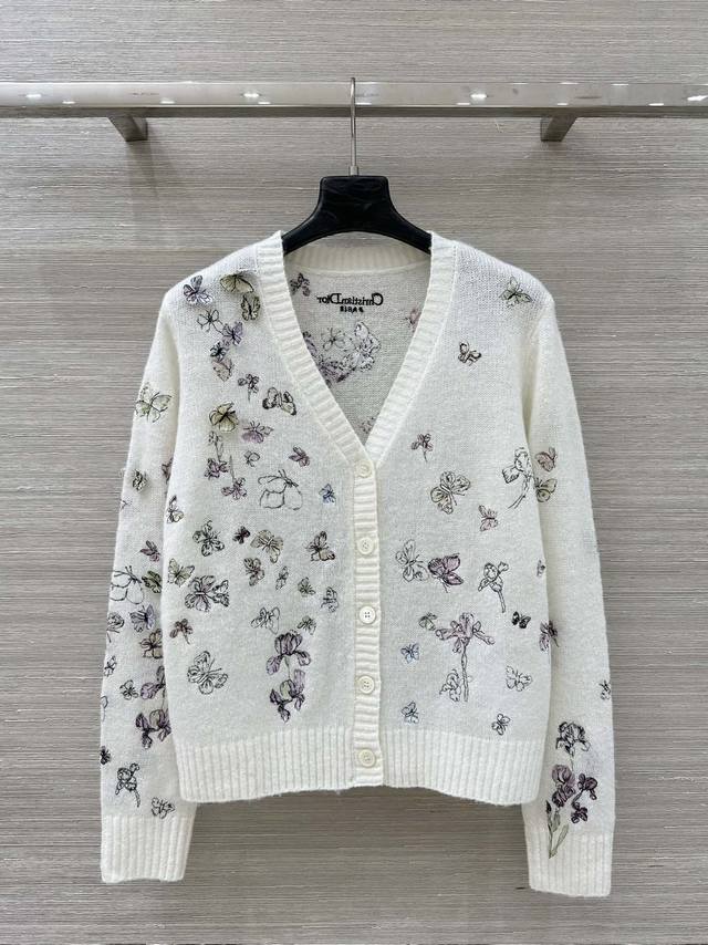 高端原单品质Miss D高级桑蚕丝马海毛针织开衫小外套！气质V领 超级重工艺定位立体绽放蝴蝶刺绣！进口马海毛 羊驼毛 蚕丝混纺质感细腻柔软舒适。优雅呈现略微透明