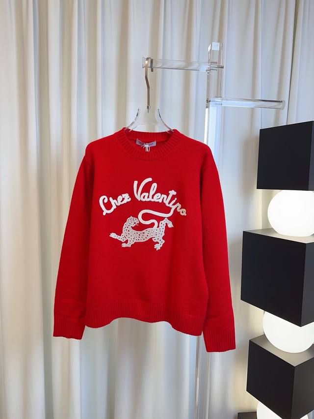 V**新款新型工艺刺绣羊毛上衣 定制定织羊毛面料 质感好 舒适亲肤 采用工艺刺绣徽标Logo点缀设计 俏皮可爱 气质减龄 最高品质 欢迎对比 米色 红色 Sml