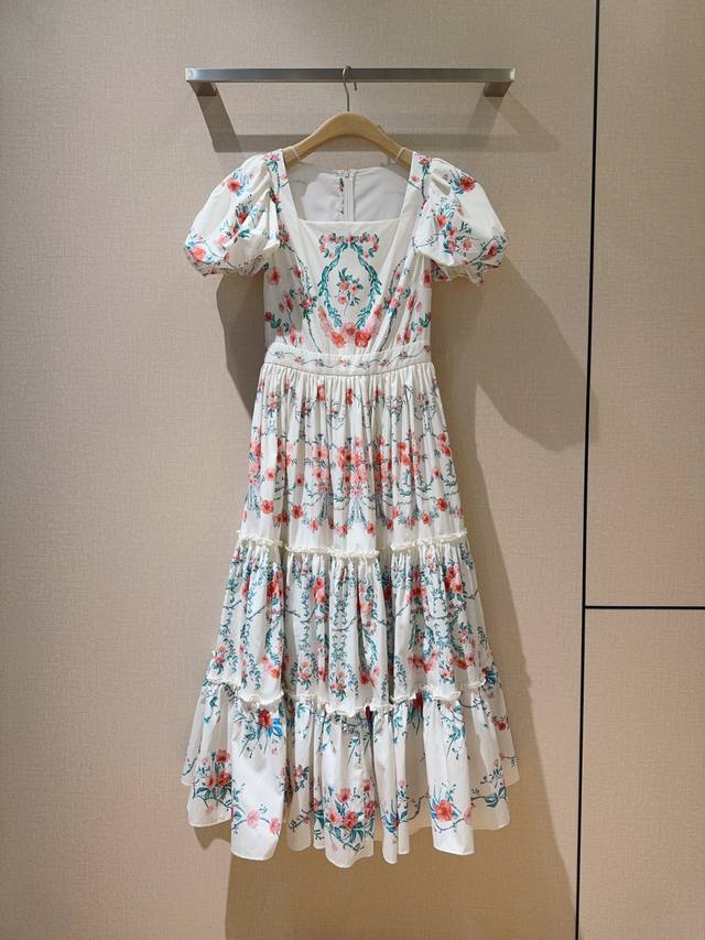 Agua By Agua Bendi*T*A新款 复古气质方领连衣裙小花朵印花图案，纯棉质地+公主泡泡袖、中高腰下摆缩褶卷边拼接，非常的显瘦超大裙摆梦幻优雅、复