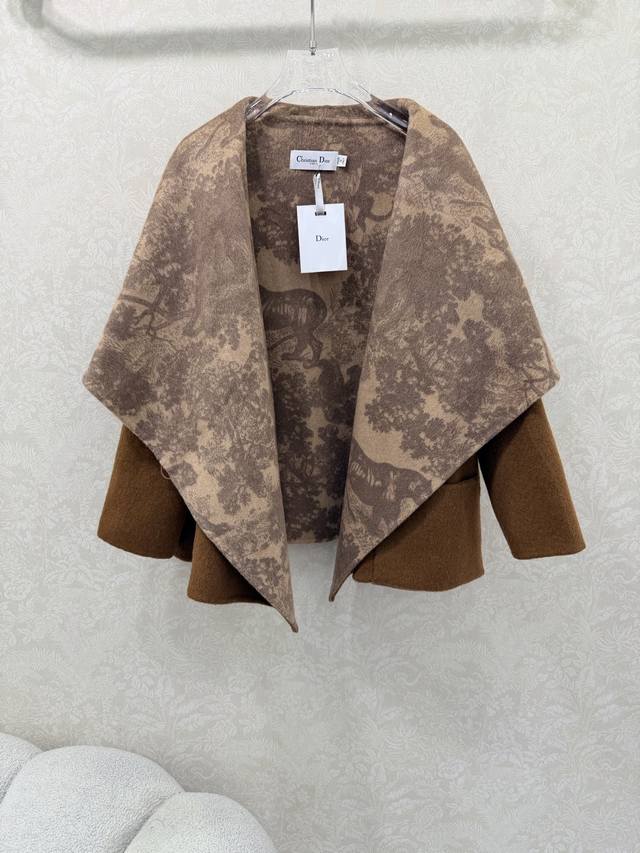 Dio*25新款高端羊绒大衣 一衣多穿 品牌定制面料 双面双色带有Logo图案 高级感十足 上身实在太有Fell了 无与伦比的奢华体验 高端100%高支羊毛加厚