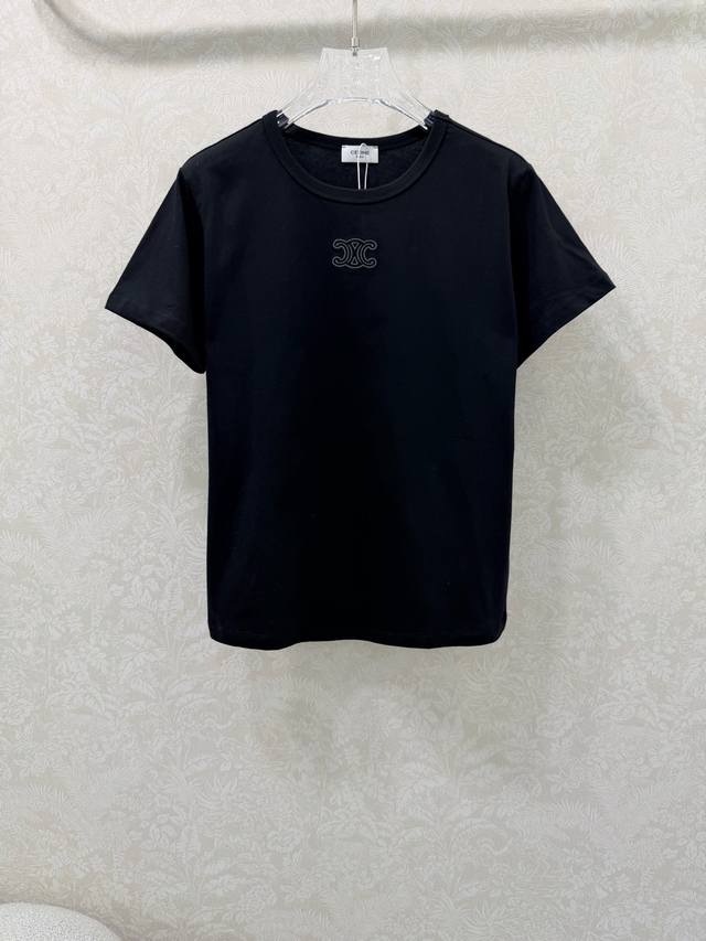 Celin* 26早春新款 凯旋门刺绣弹力短袖T恤 高版出品！高弹纯棉面料，贴身不紧绷；软而不塌，早春单穿叠穿都能衬出利落线条；圆领短袖+胸口精致凯旋门刺绣，细