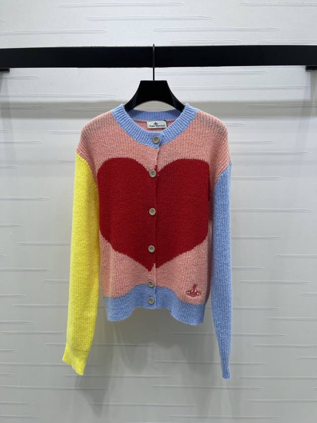 上新原单高端品质 Vivienewestwoo* 2025秋冬最新系列！拼色圆领针织长袖开衫！定制羊毛纱线织造 质感高级 舒适柔软 圆领长袖开衫剪裁 密实针织御