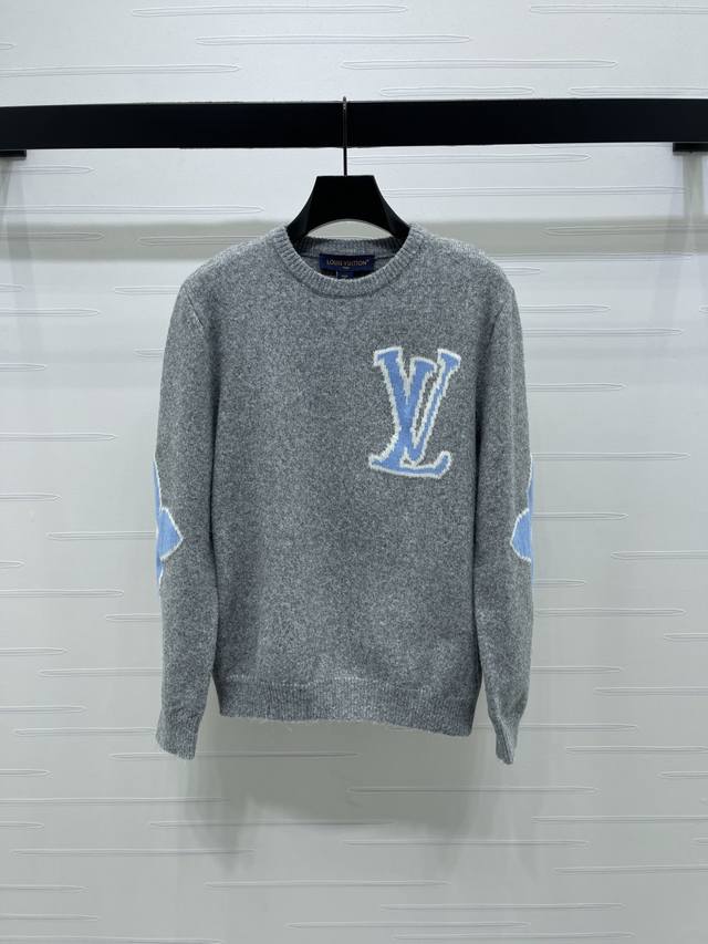 上新原单高端品质Louis Vui*Ton 2025秋冬最新系列！钩花字母针织毛衣！定制进口针织材质 柔软舒适 通体包边饰以弹力螺纹贴合收紧处理 增添造型层次感