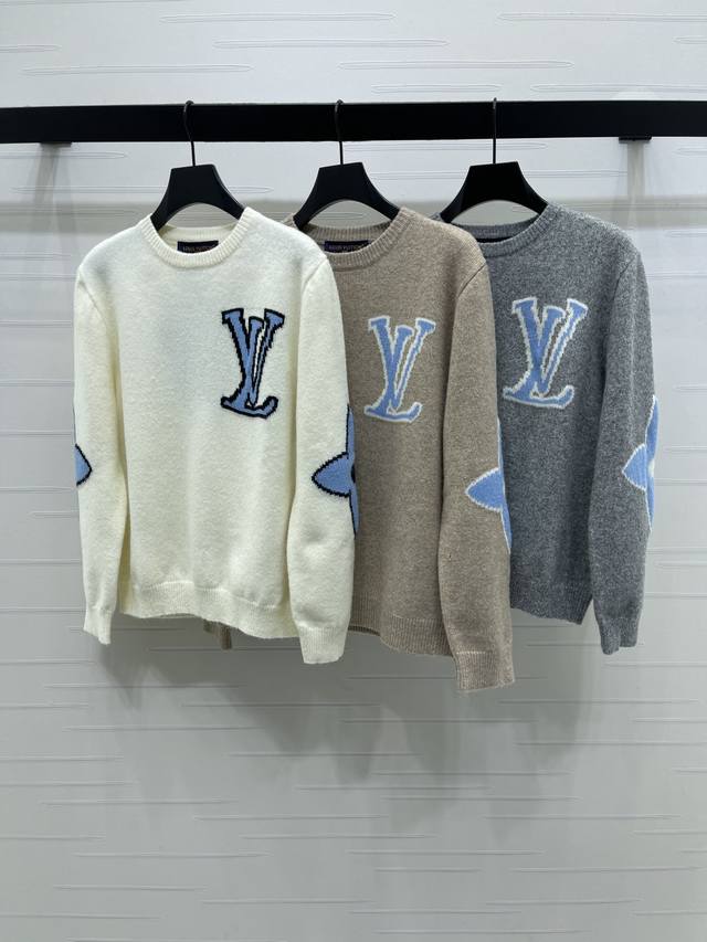上新原单高端品质Louis Vui*Ton 2025秋冬最新系列！钩花字母针织毛衣！定制进口针织材质 柔软舒适 通体包边饰以弹力螺纹贴合收紧处理 增添造型层次感