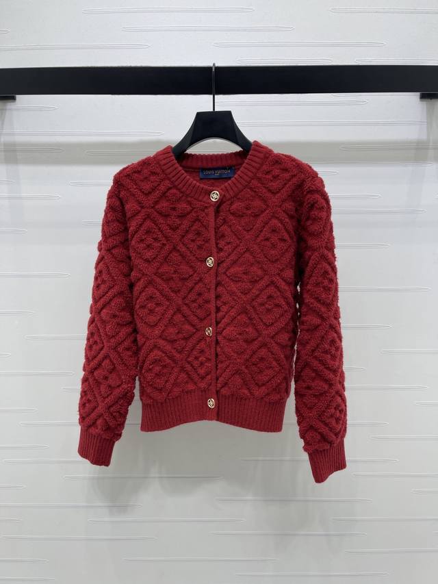 上新原单高端品质Louis Vui*Ton 2026早春最新系列！菱格提花针织开衫！ 定制羊绒羊毛针织材质 舒适保暖 质感上乘 针织开衫剪裁 坑条包边设计优雅知