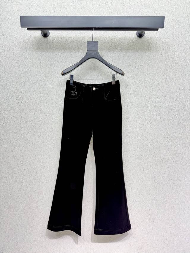 小香风丝绒微喇叭长裤 百搭不挑人 简约高级耐看实穿 定制面料 舒适亲肤 时尚休闲百搭不挑 高品质 尺码Sml